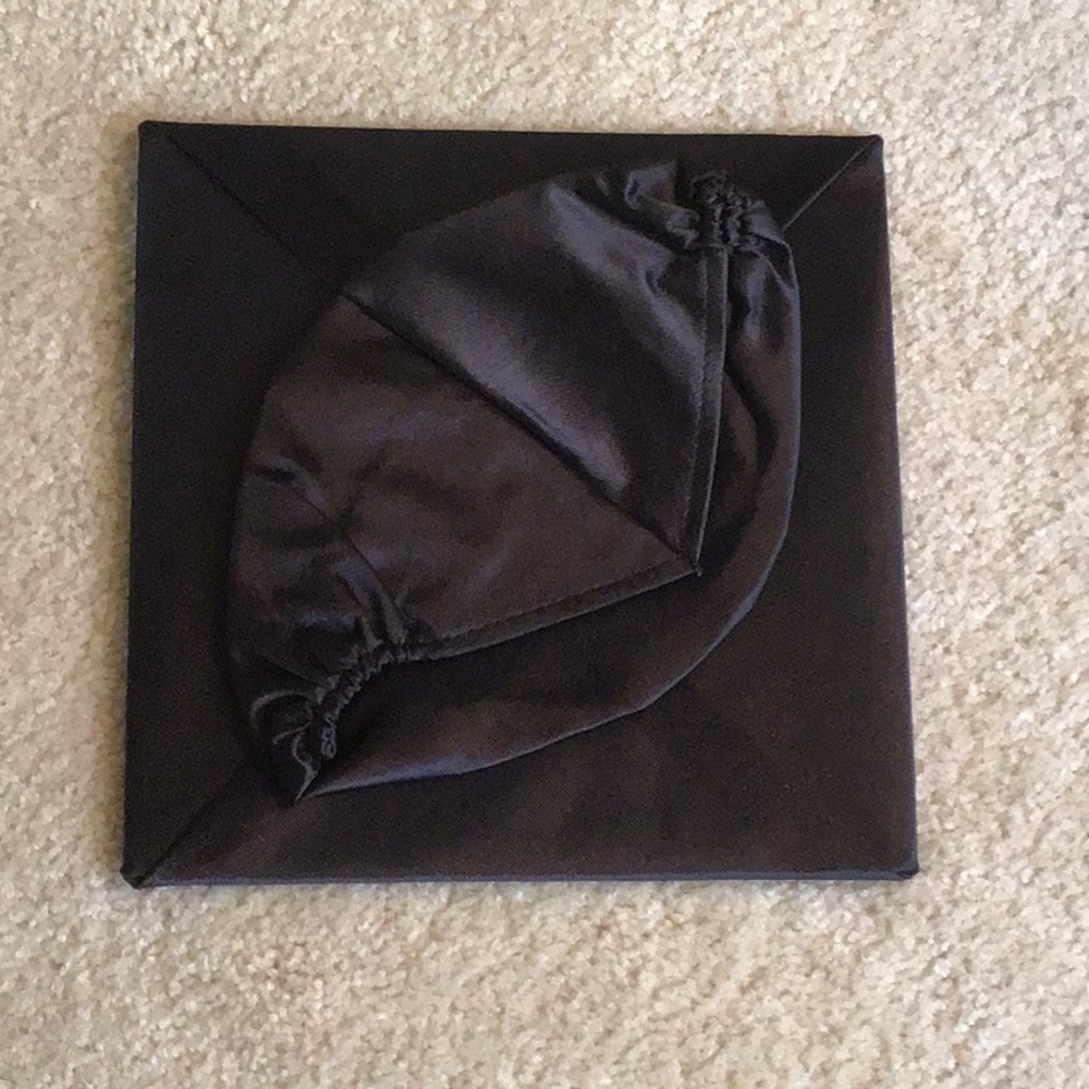 Black Cap and Gown, Size Medium Unisex - Picture 10 of 13